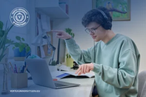 الحياة الجامعية في جامعة فيرتكس: تجربة تعليمية مرنة وتفاعلية A Day in the Life of a Flexible Online University Student